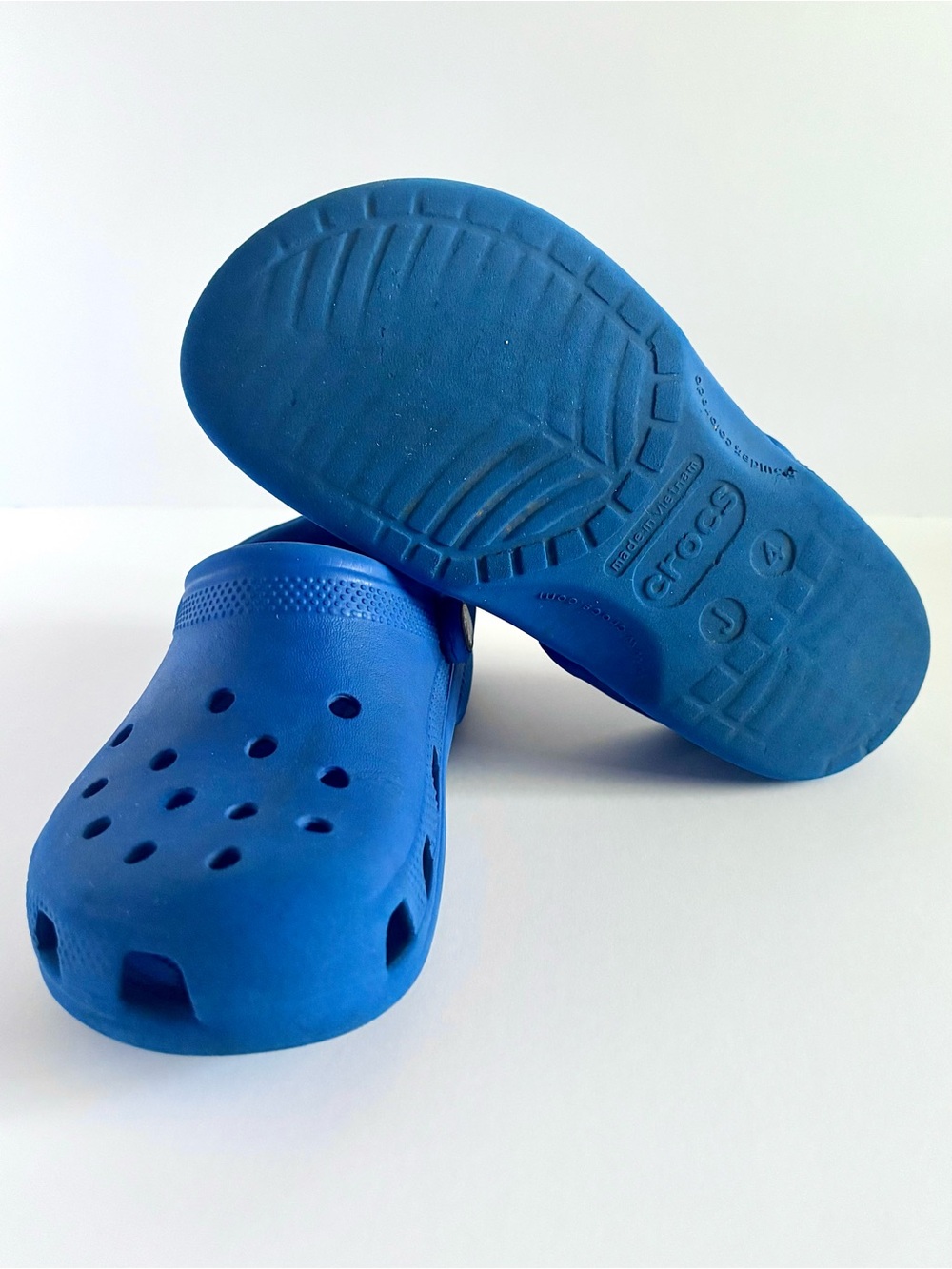 Crocs Classic Clog — Kids/Youth/Big Kids J4 — Blue — GUC - Picture 10 of 12